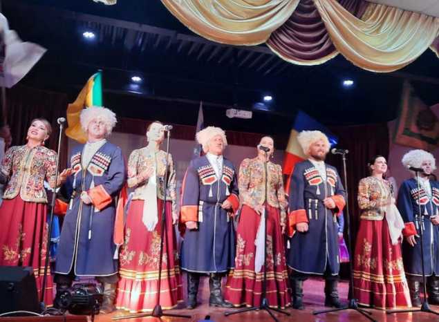 Ансамбль «Казачья застава» выступил для юных жителей г. Спасска